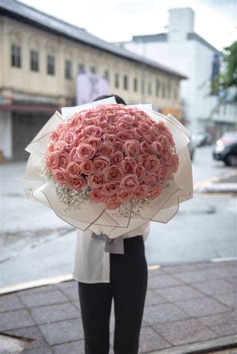 Huge Flower Bouquet | Big bouquet of flowers, Flowers bouquet, Luxury ...