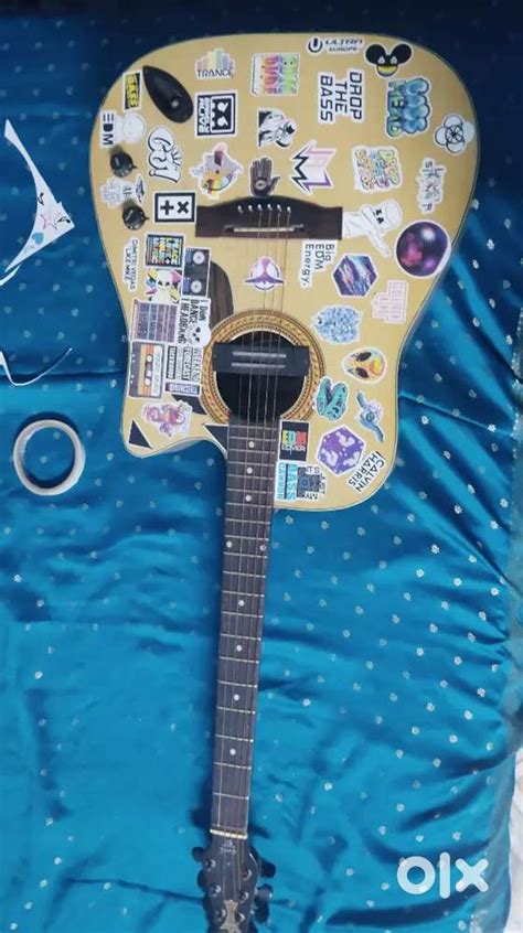 Semi acoustic guitar - Musical Instruments - 1827044486