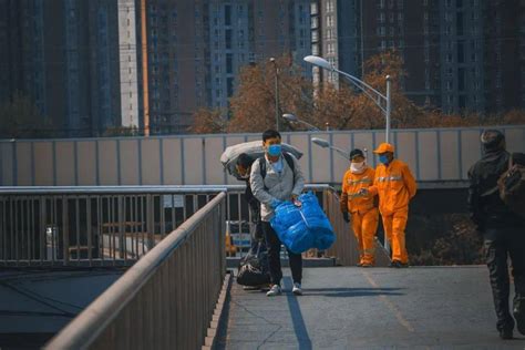 儿童节将至，郑州市总工会为困难“骑手”家庭子女送关爱-大河新闻