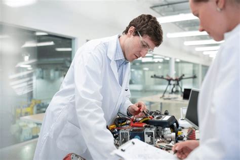 Computer Lab Technician 的图像结果