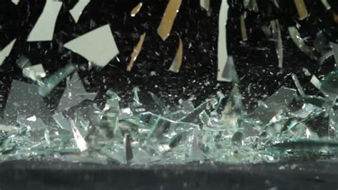 在许多片断打碎的打破的镜子 破裂的玻璃，镜子裂缝纹理背景 库存照片 - 图片 包括有 影响, 模式: 151428128