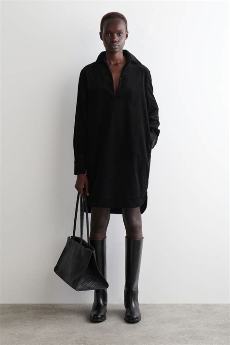 ROBE-CHEMISE COURTE EN VELOURS CÔTELÉ - NOIR | COS