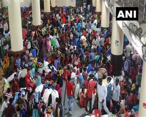 No work due to rain: Hundreds of brick kiln workers gather at Moradabad ...