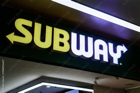 Subway Restaurant Sign 的图像结果