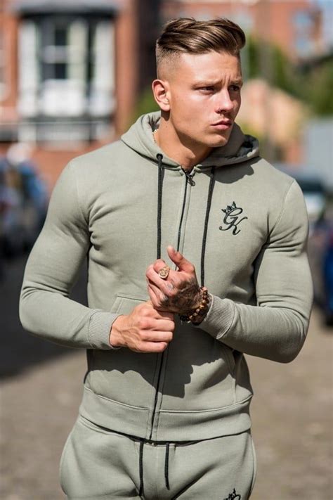 Sports Outfit 的图像结果