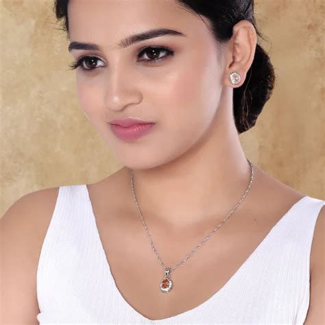 Reyona Shine Pendant Set