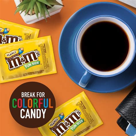 Buy M&M's Peanut Chocolate Classic Candy (5 Pound) Bulk of Fun Size ...