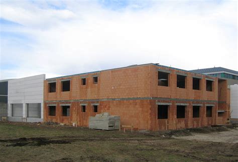 Red Commercial Complex 的图像结果