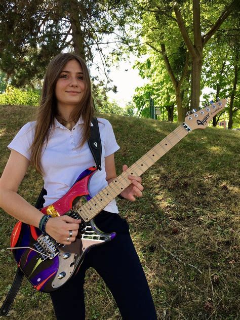 Tina S (@Tina_S__) | Twitter Guitar Girl, Cool Guitar, Wolfgang Van ...