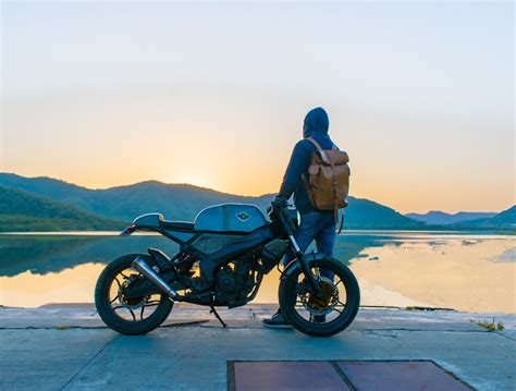 Pulsar NS 200 Cafe Racer "Thunder" by Kunwar Customs