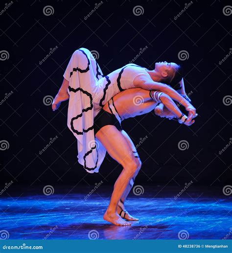 The Heavy Burdens-Errand into the Maze-Modern Dance-choreographer ...