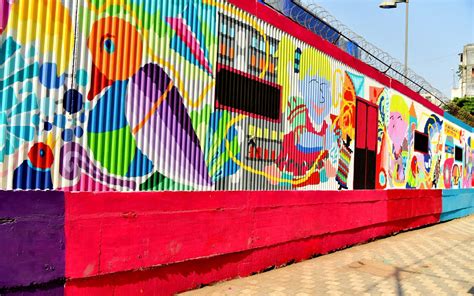DN Nagar's Longest Mural Of Metro Train Is So Pretty That We Can't Take ...