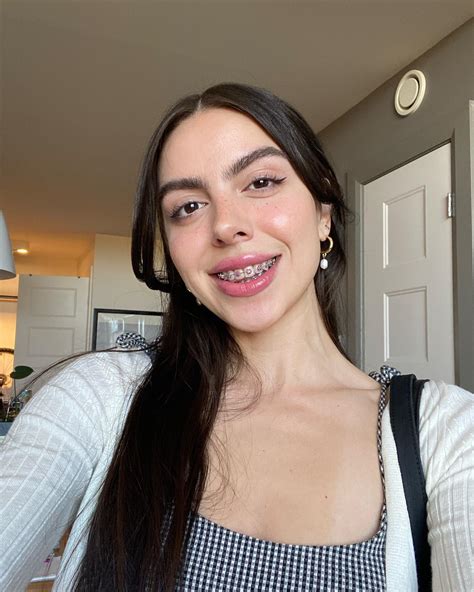 Ema Lee | Had fun getting sloppy with @kittycvmtime then we got pizza 🍕💕 swipe for a surprise 🥹 ...