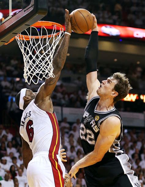 Lebron James Blocks Splitter Wallpaper