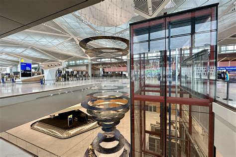 Newark's new terminal expands with 7 new gates, 2 soon-to-open lounges ...