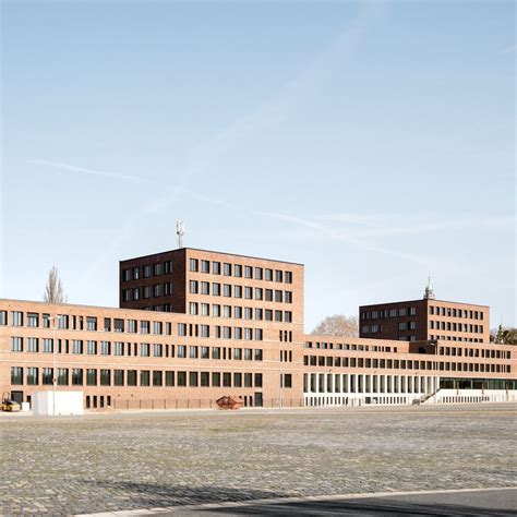 Verwaltungsgebäude mit KITA | Hannovers "neuestes Rathaus"