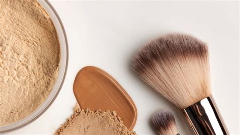 Setting Powder in Makeup: Benefits, Uses & Best Picks