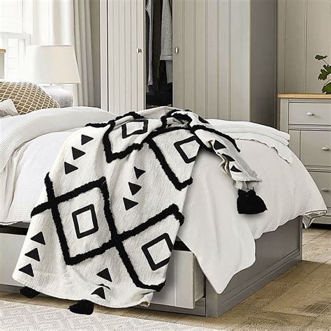 Hookstone VIII Black,White Throw Blanket | Rooms to Go