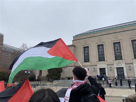 Pro-Palestine students protest Kamala Harris’ arrival over Isreal's ...