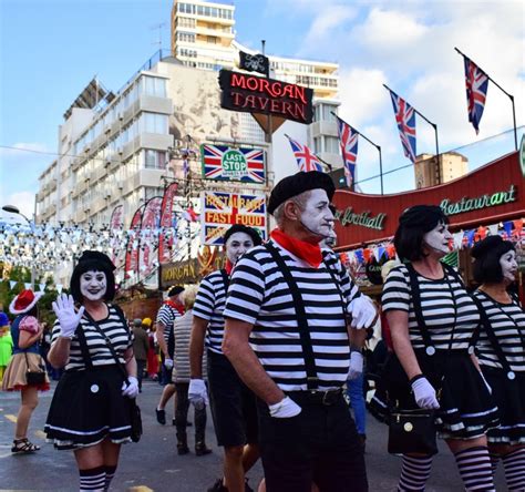 ¿Por qué 30.000 británicos celebran un gran carnaval de otoño en Benidorm?