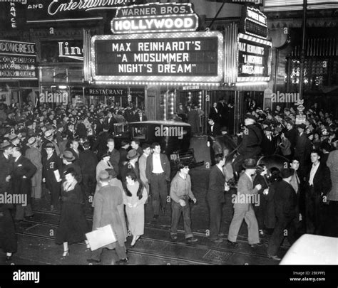 Movie premiere 1930s hi-res stock photography and images - Alamy