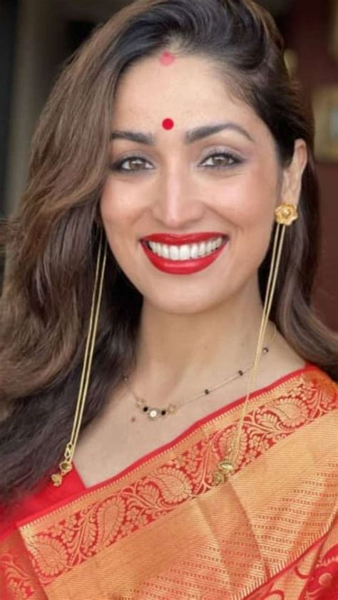 खूबसूरती बढ़ाने के साथ शरीर को ये फायदे भी पहुंचाती है बिंदी