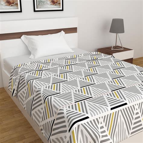 Buy Everyday Essentials Printed Single Blanket - 135 cm x 200 cm from ...