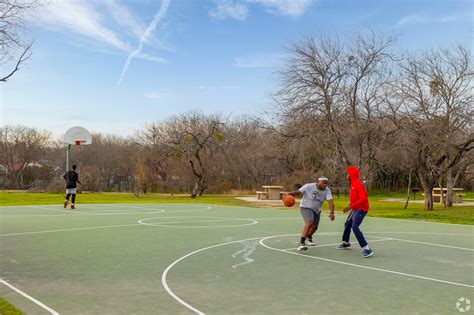 About Mission Hills | Schools, Demographics, Things to Do - Homes.com