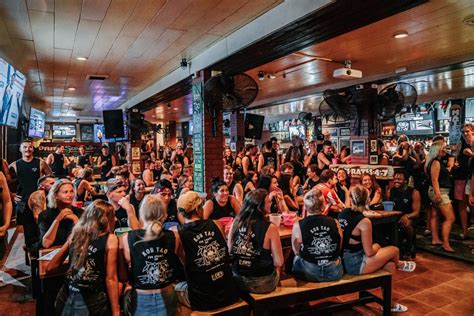 What Is a Bar Crawl and 6 Best Pub Crawls | TravelTrained