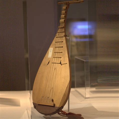 Bipa - Organology: Musical Instruments Encyclopedia