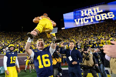 Recap: Michigan holds off Michigan State, 24-17