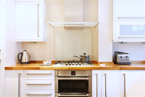 How Much Does Glass Backsplash Installation Cost in 2023? | Airtasker US