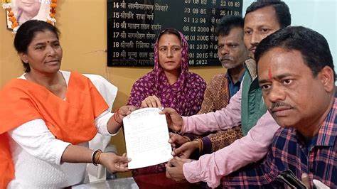Madhya Pradesh: Grahak panchayat submits memorandum to CMO for removal ...