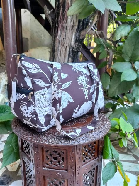 Barrel Handbags Brown Retro Florals – lakshya bags
