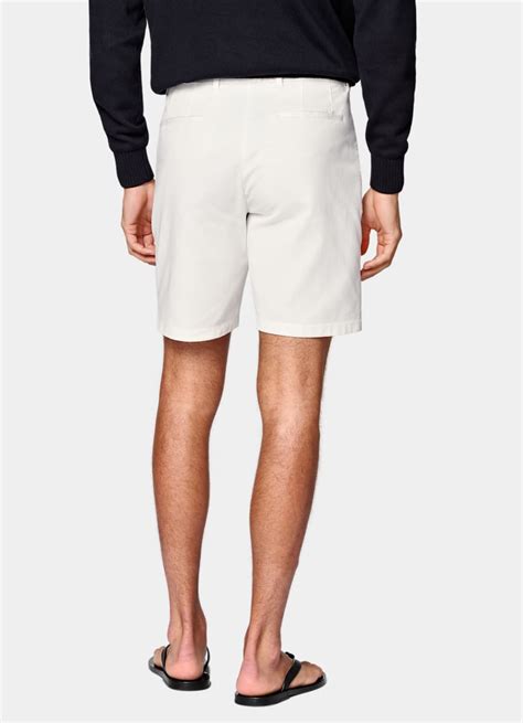 Off-White Slim Leg Chino Shorts in Stretch Cotton | SUITSUPPLY