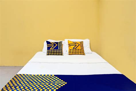 SPOT ON 91756 Alif House Syariah, OYO Hotels Pasuruan, Book @ Rp35010 - OYO