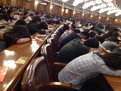 九旬院士人民大会堂站着做报告 学生睡倒一片(图)|学生|院士_凤凰资讯