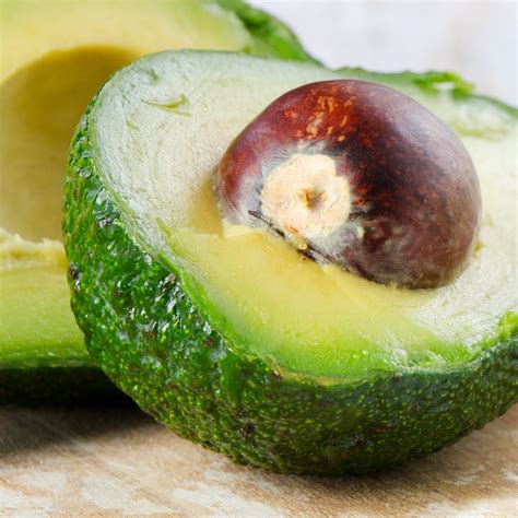 Can You Eat Avocado Seeds? (Benefits and Uses)