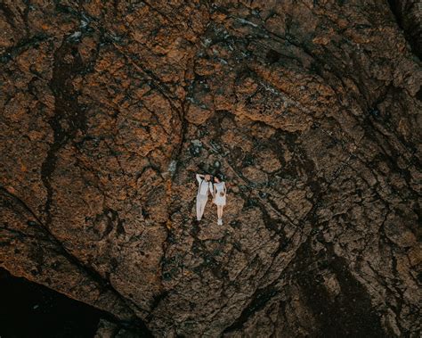 Download wallpaper 1280x1024 rock, pair, aerial view, love, romance ...