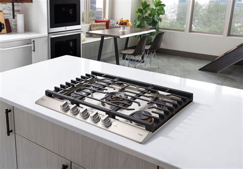 LG STUDIO 30-in Built-In Gas Cooktop with 5 burners with UltraHeat Dual ...