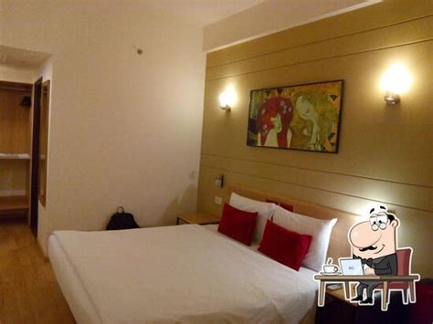 Red Fox by Lemon Tree Hotels, Hyderabad, Hyderabad - Restaurant reviews