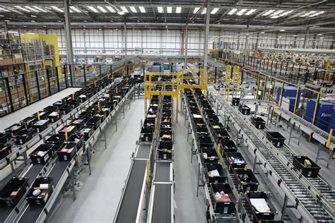 Amazon Must Address Injury Rates at Its Warehouses | Opinion - Newsweek