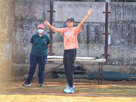 Anushka Sharma trains at cricket ground for Chakda Xpress: In Pics ...