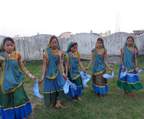 Holi 2022 : उत्तराखंड की थारू जनजाति में होली मनाने की अनूठी परंपरा ...