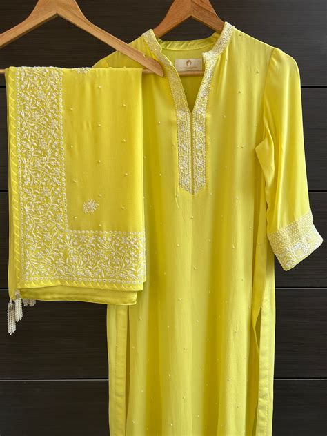 Yellow Chikankari Border Dupatta – Nandini Agarwal