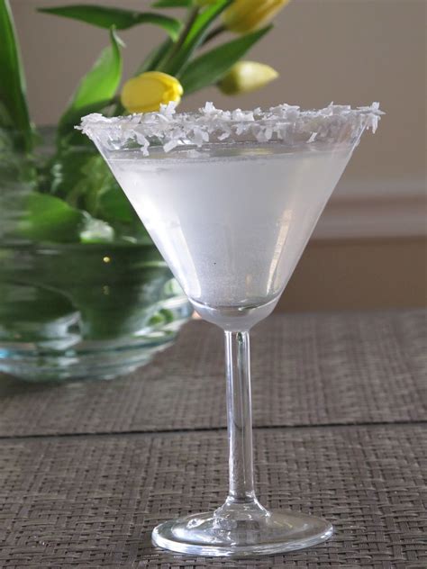 Elle.Beau.Grease.: Cake Vodka Recipe: Coconut Cake Martini