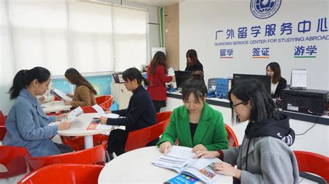 广东对留英新生开展行前教育 约500人参加_宇青留学资讯