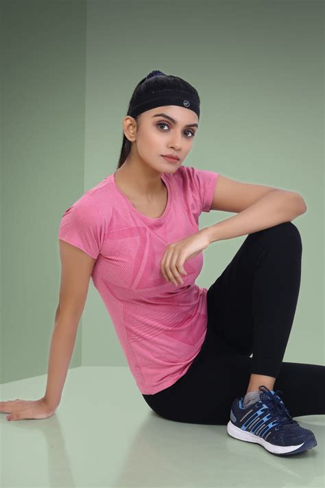 Laasa Sports | JUST-DRY Women Triangle Printed Pink Melange Tee