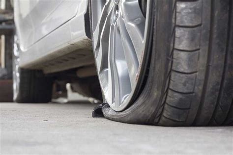 What Are the Ways to Fix a Car's Punctured Tyre?