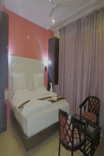 Riviera Hotel Srinagar Kashmir - Best Hotels in Srinagar for Family.